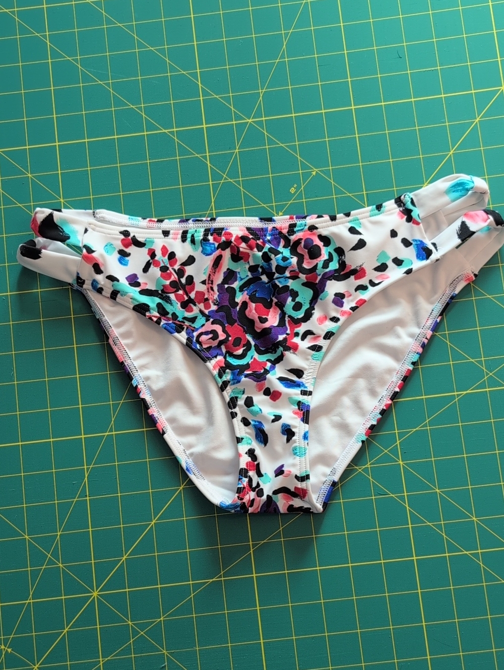 Venus Bikini - Picture 9 of 12